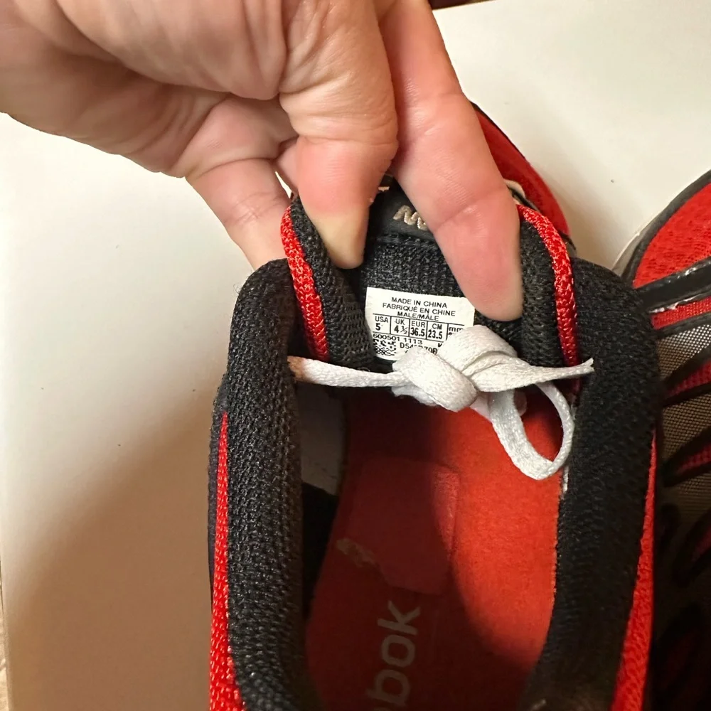 Reebok women’s shoes size 5‎